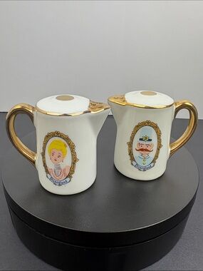 Disneyland Mini Teapot Salt & Pepper Shakers Set Disney Castle